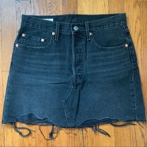 Black denim Levi’s miniskirt